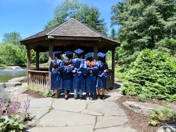 2018 Graduates Group Picture